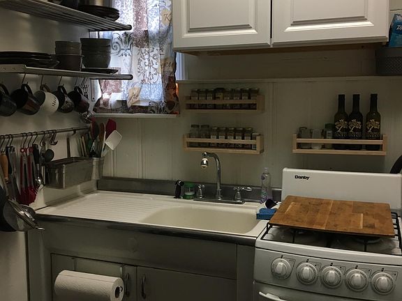 5th image of 694 Lincoln Ave