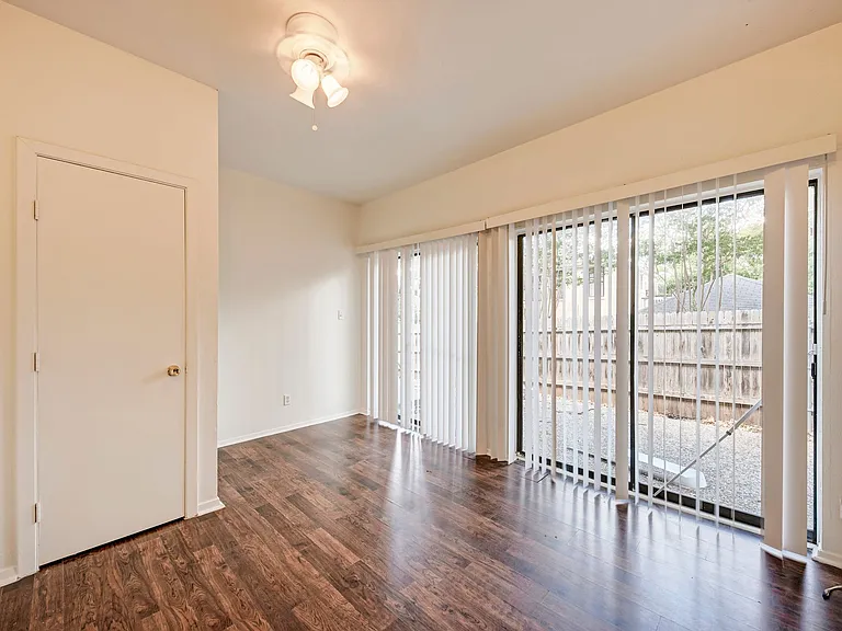 3102 Cedar St — Photo 5