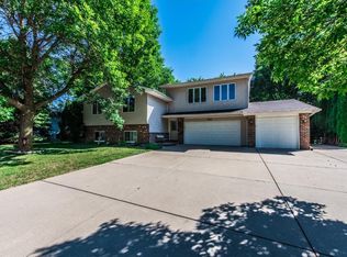 6881 Redwing Ln, Chanhassen, MN 55317