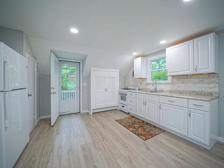 16 Brook St — Photo 39