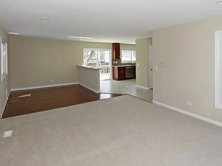 1939 Woodside Ln — Photo 6