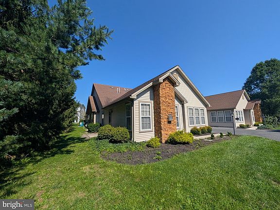 4th image of 12 Hillview Ct