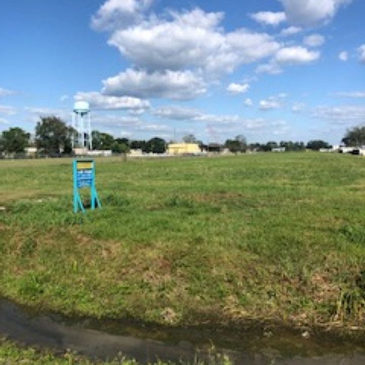 2nd image of 2801 Lake Palourde Rd
