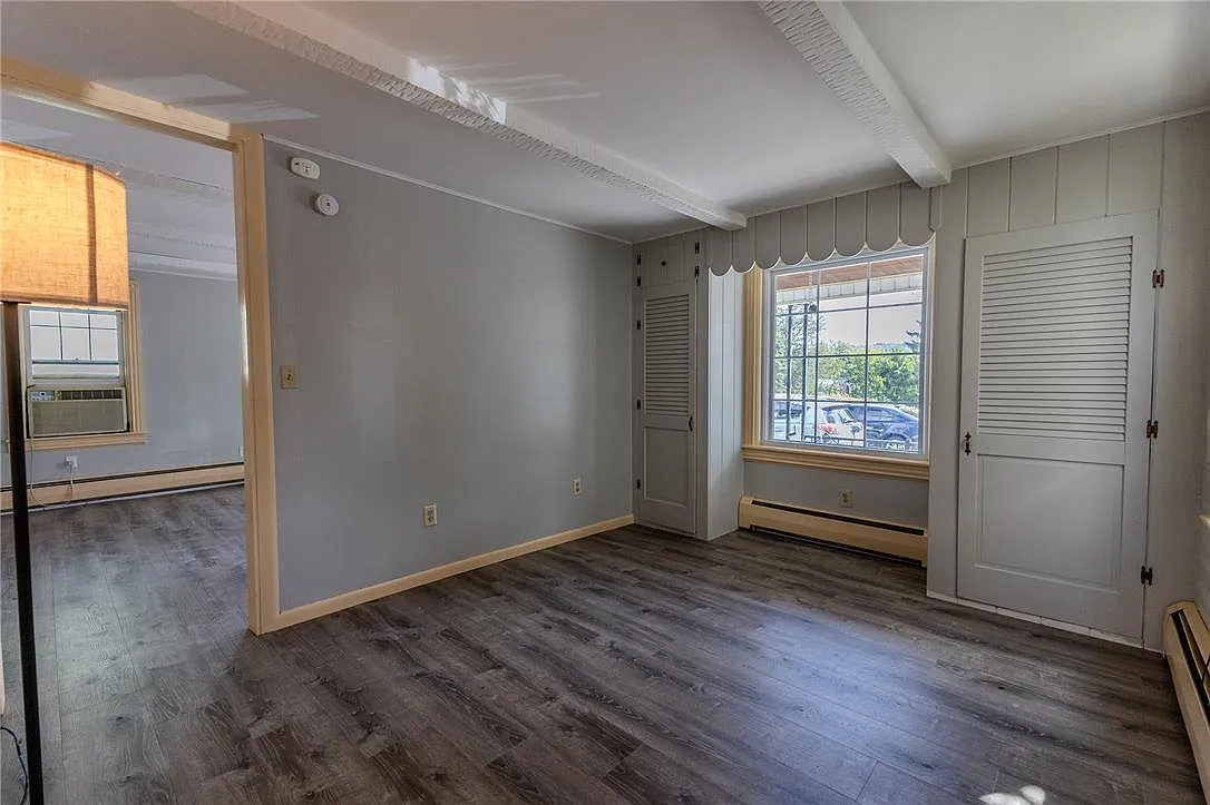 3 bed, 1.5 bath, 1494 sqft, $1,900 — Photo 4