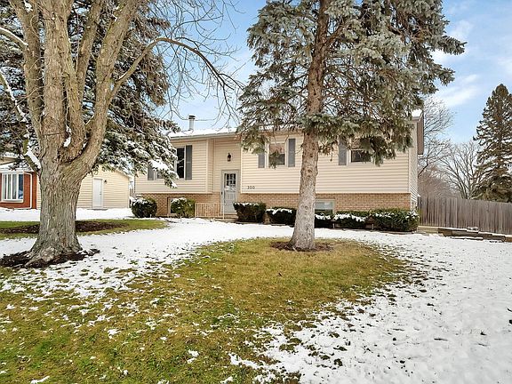 2nd image of 300 Arrowhead Dr