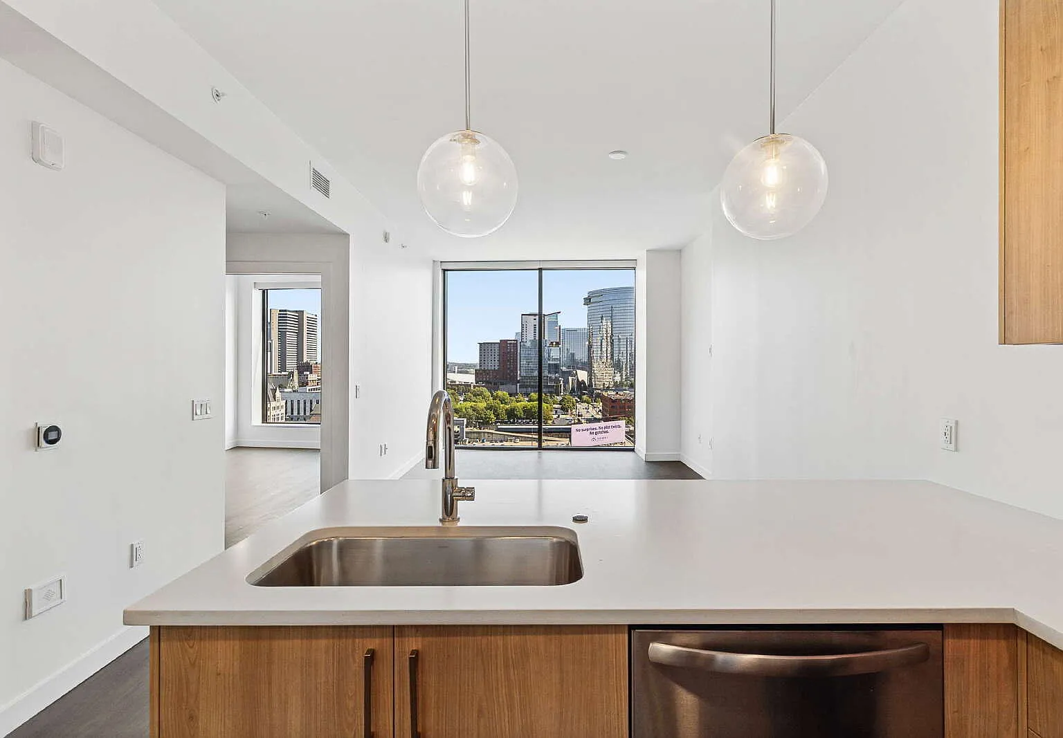 1212 Demonbreun St — Photo 2