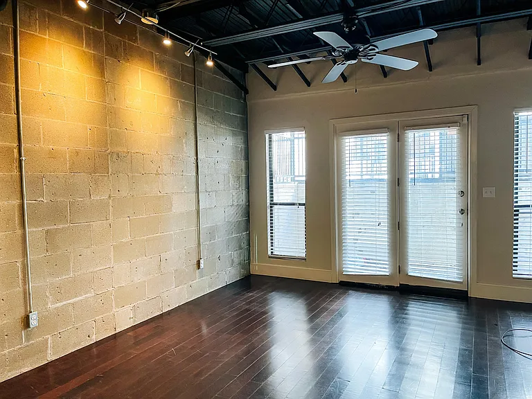 915 NW 7th St #105 — Photo 3