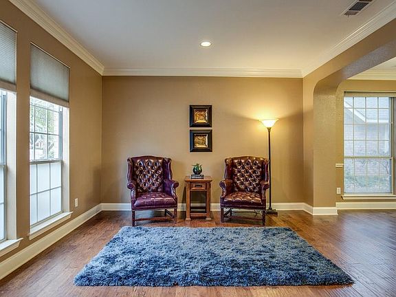 4th image of 2109 Tennyson Dr