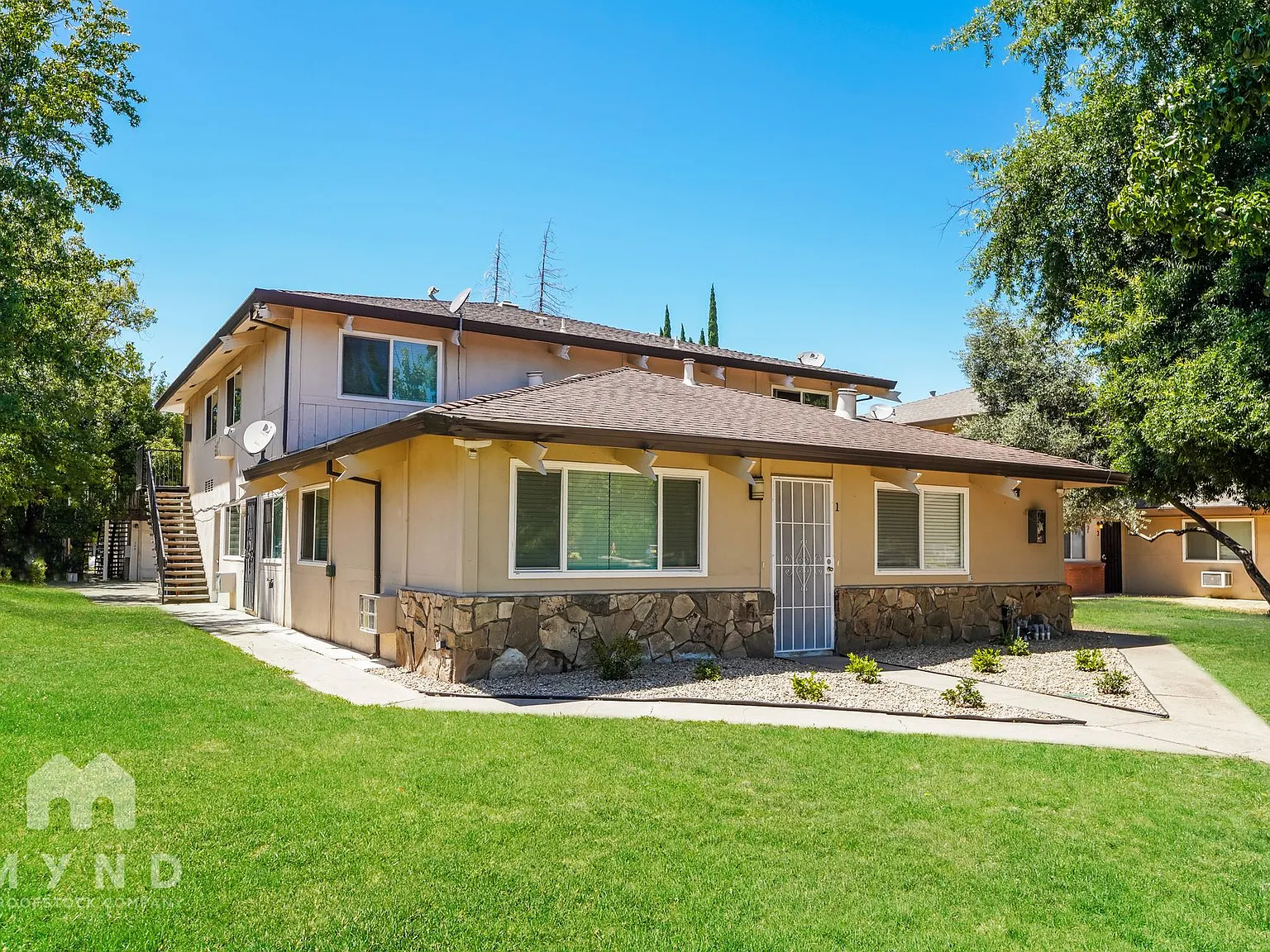 2 bed, 1.0 bath, 878 sqft, $1,495 — Photo 3