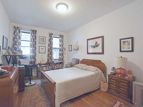 4th image of 7 Cornelia St APT 1C