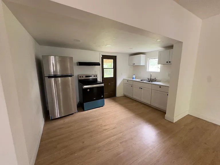 176 E Yeomans Ave — Photo 8