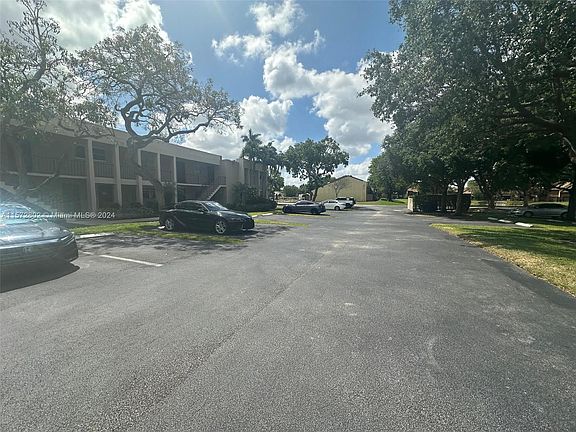 4th image of 8528 Old Country Mnr APT 122