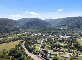 320 River Dr, Hot Springs, NC 28743