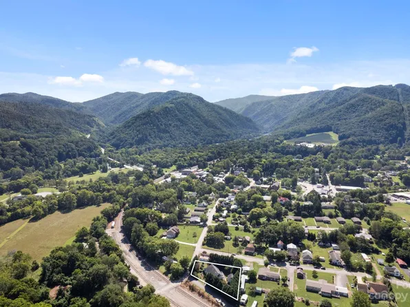 320 River Dr, Hot Springs, NC 28743