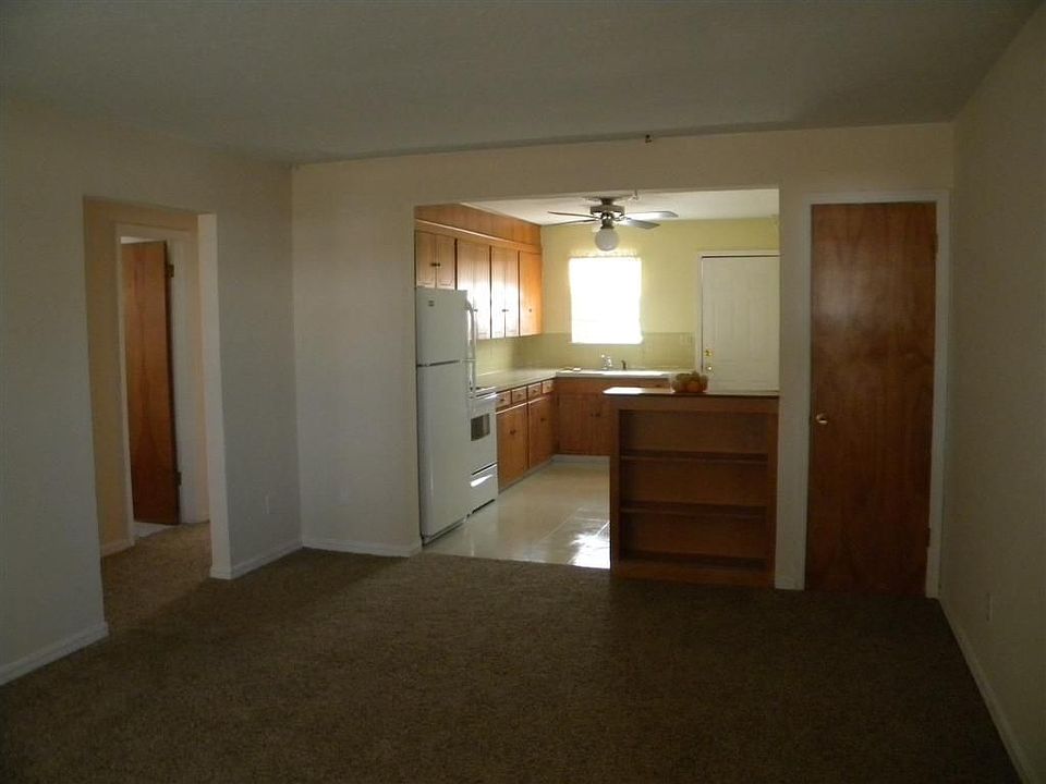 2nd image of 924 Deonne Cir #926