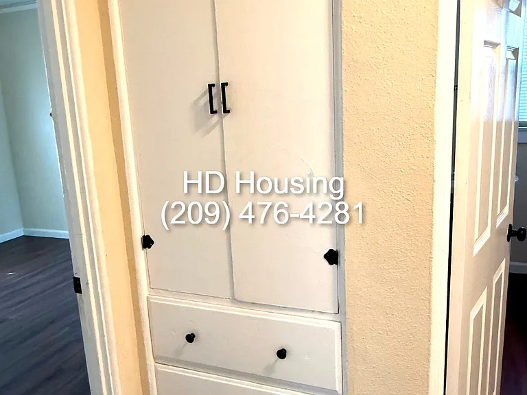 1832 N Berkeley Ave — Photo 6