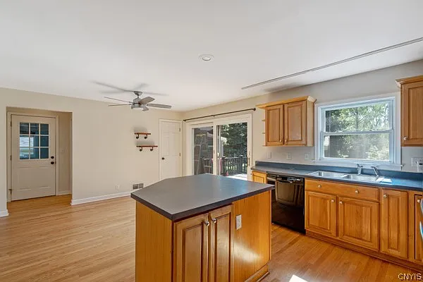 25 Franklin Ave — Photo 9