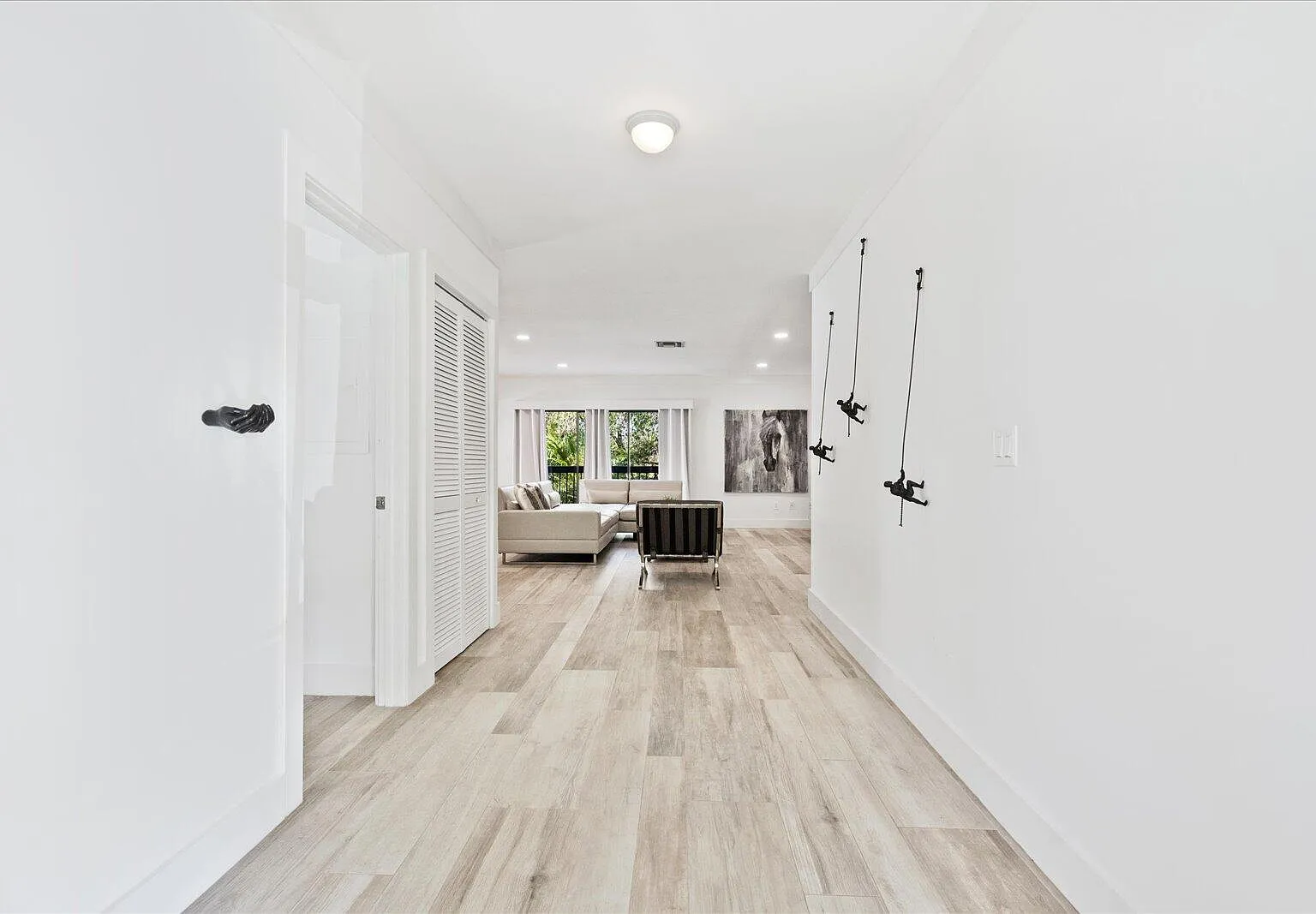 3 bed, 3.0 bath, 1800 sqft, $14,000 — Photo 4