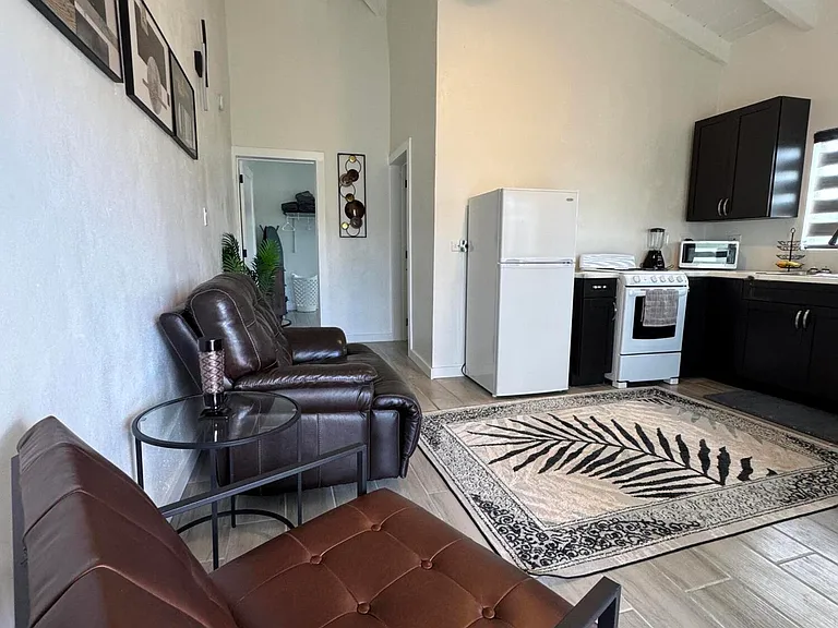 47 Three La Grande Princesse Cir #H — Photo 4