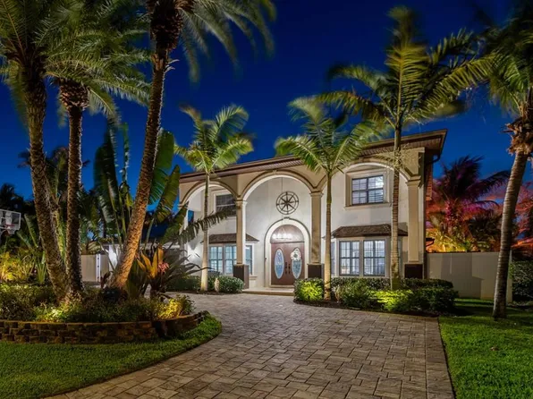 10127 Paradise Blvd, Treasure Island, FL 33706