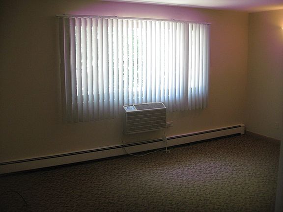 5th image of 2537 N Thatcher Ave #3A