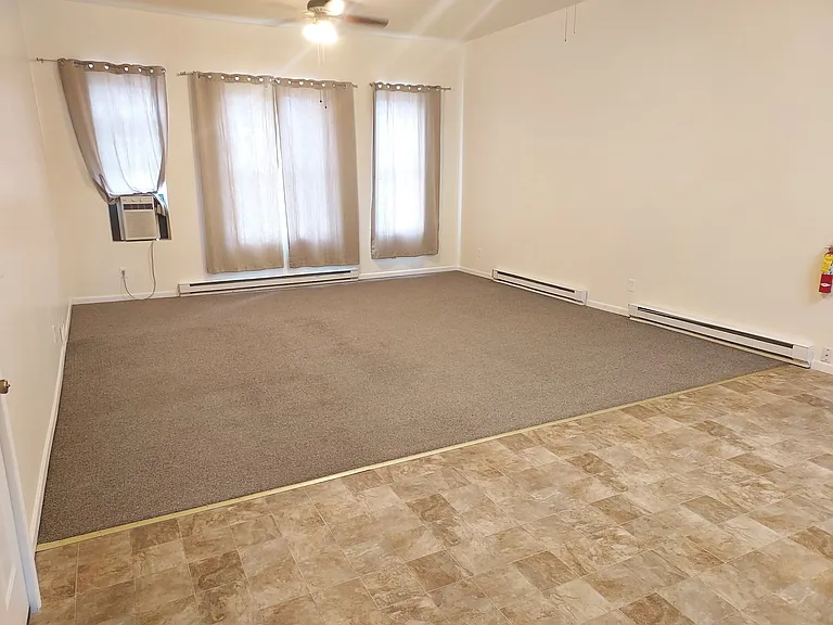 208 N State St — Photo 3