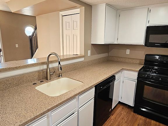 4th image of 104 Northrup Dr #104