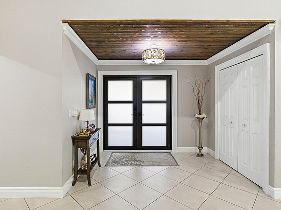 5th image of 2412 SW 23rd Cranbrook Drive