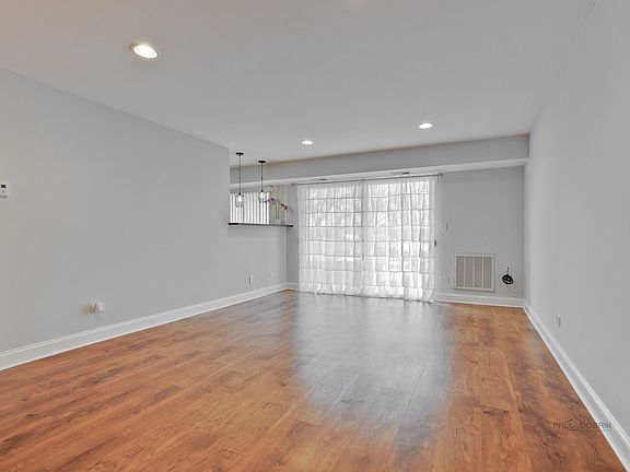 5th image of 1101 S Hunt Club Dr APT 104