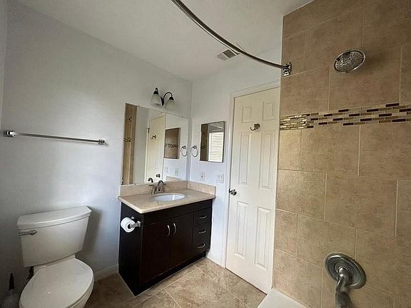3rd image of 19422 Coppervine Ln