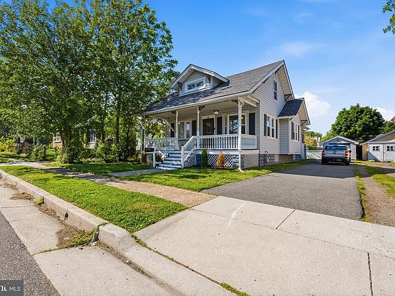 2nd image of 15 Elmhurst Pl