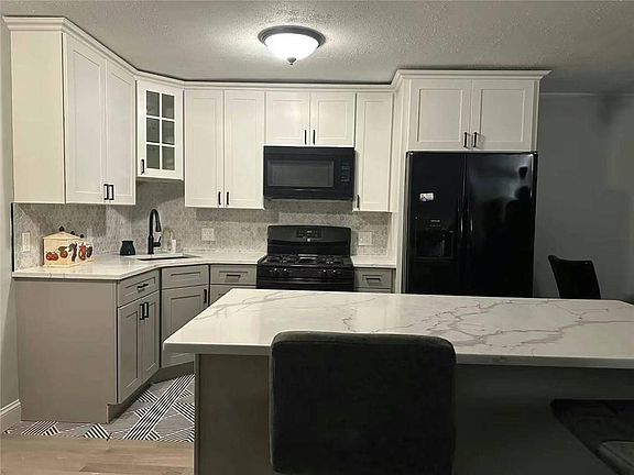 3rd image of 2856 W 31st St