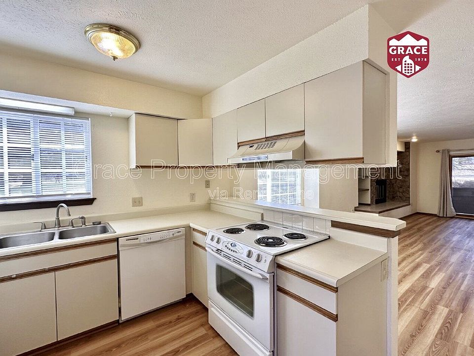 1st image of 715 Julian Cir