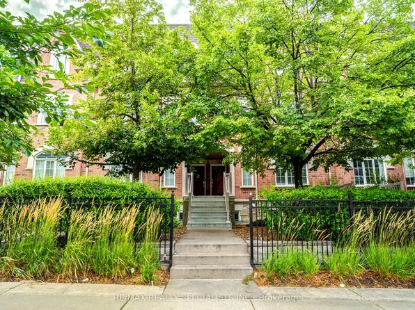 615 Shoreline Dr #11, Mississauga, ON L5B 4K4