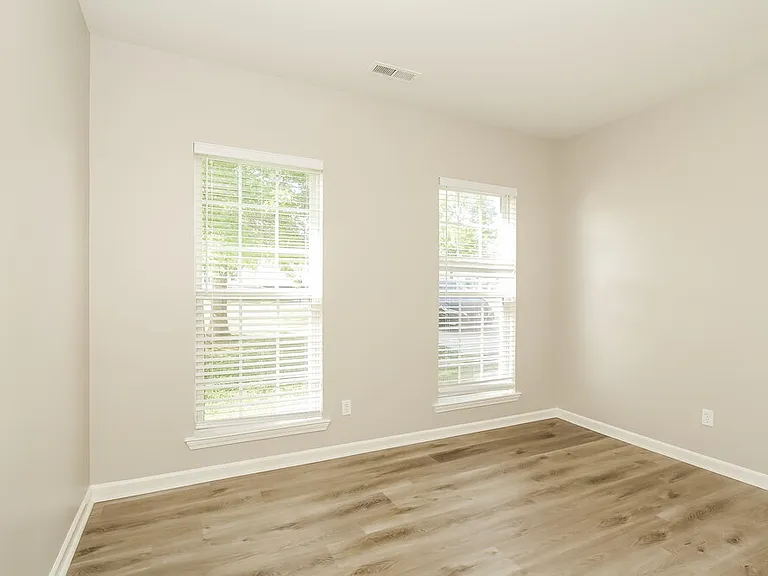 8704 Rozumny Dr — Photo 14
