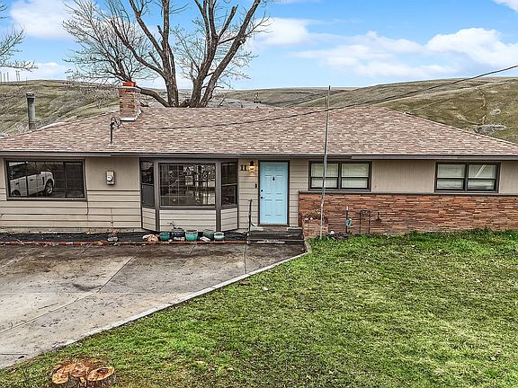 2nd image of 11 NE Nelson Dr