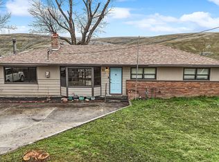 11 NE Nelson Dr, Pendleton, OR 97801