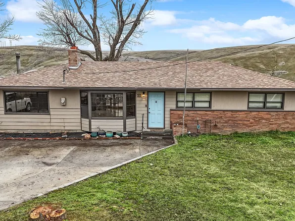 11 NE Nelson Dr, Pendleton, OR 97801