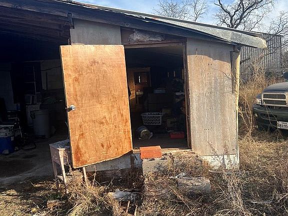 3rd image of 7685 Gladiola Ave