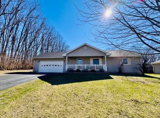 402 Woodside Pl, Dixon, IL 61021