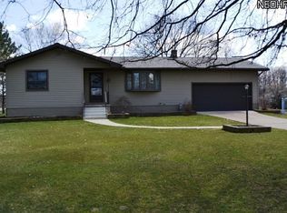 10695 Island Rd, Grafton, OH 44044