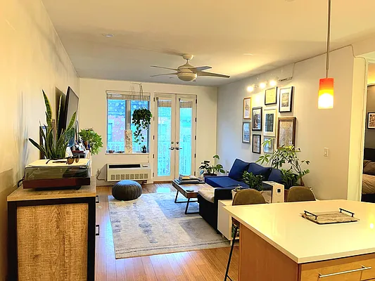 Rented by R New York | media 14