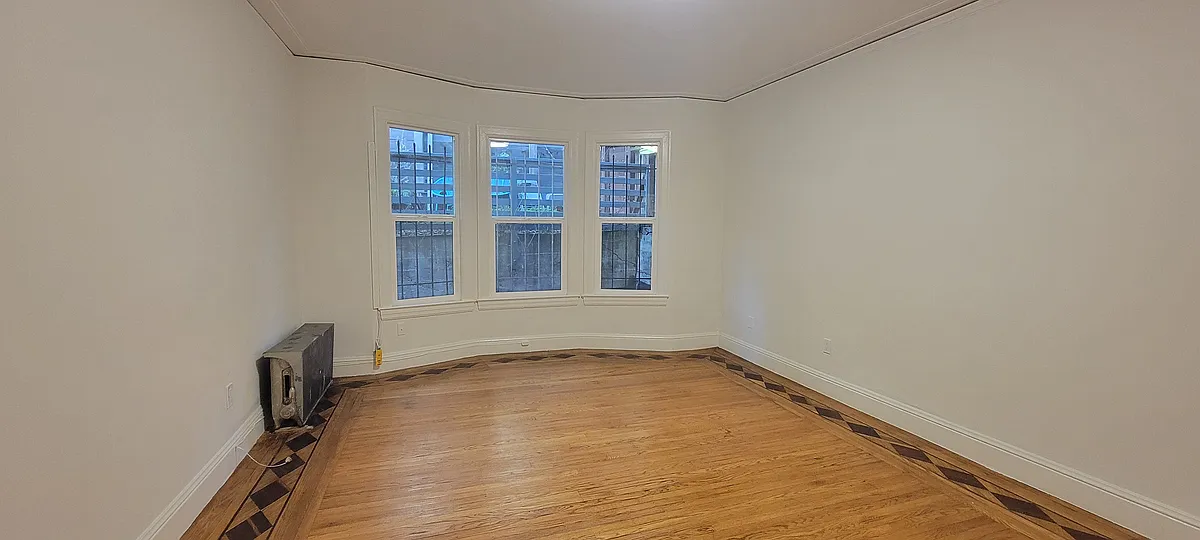 Building Photo - 850 Oak St #4