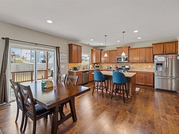 4th image of 270 NE Prairie Wolf Dr