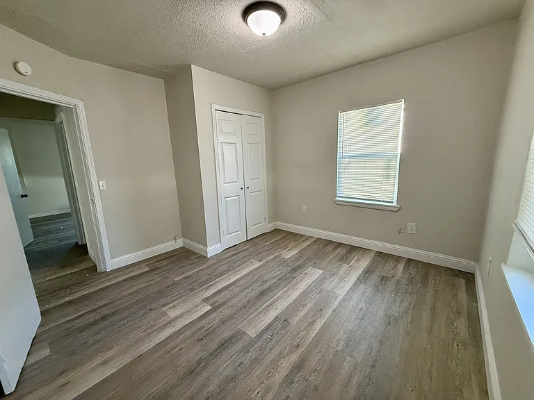 914 W Vinita Ave — Photo 4