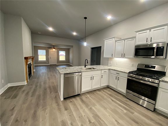 3rd image of 106 N Sheep Dog Ave