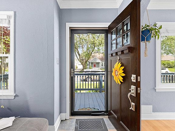 4th image of 1018 E Elmhurst Ave