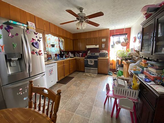 5th image of 210 Heuer St