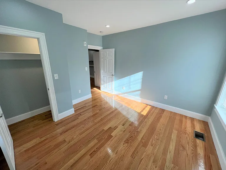 372 Oxford St #4 — Photo 8