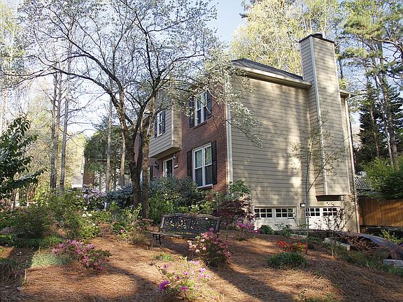 2nd image of 1072 Chestnut Hill Cir